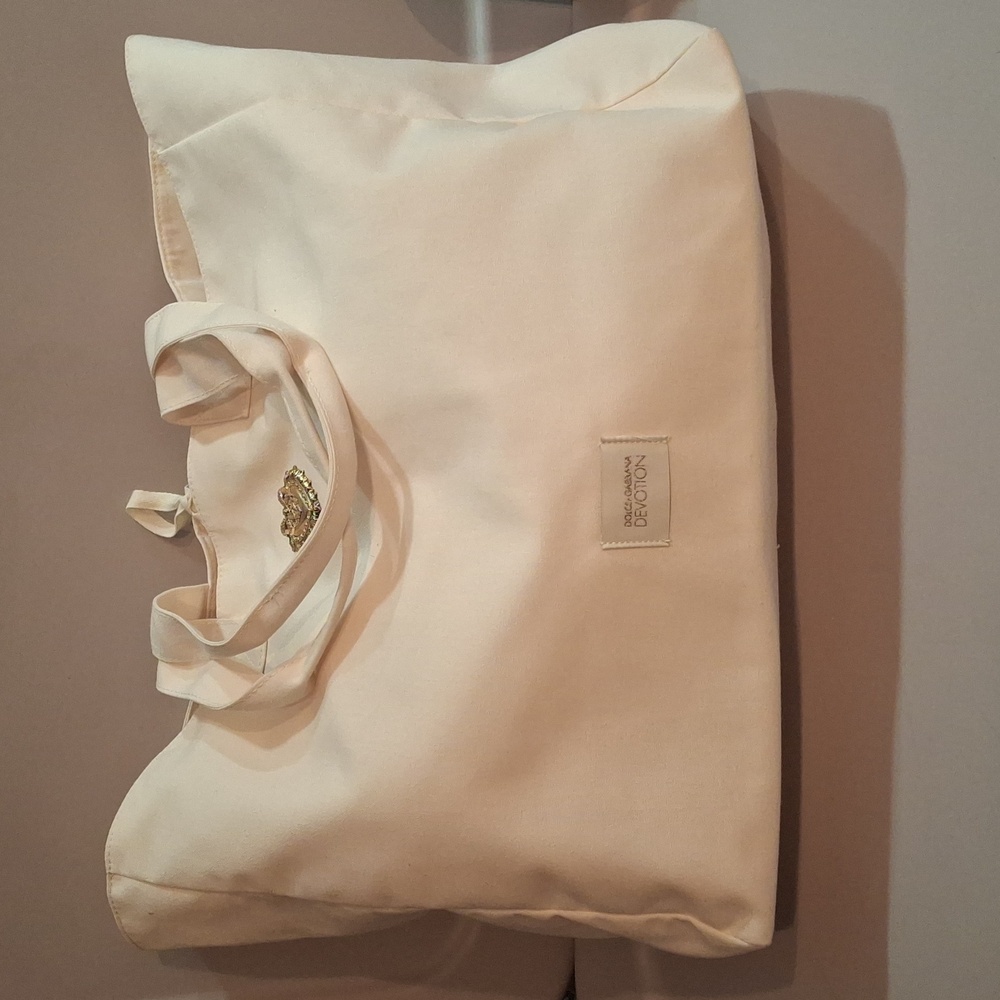 Dolce & Gabbana tote.